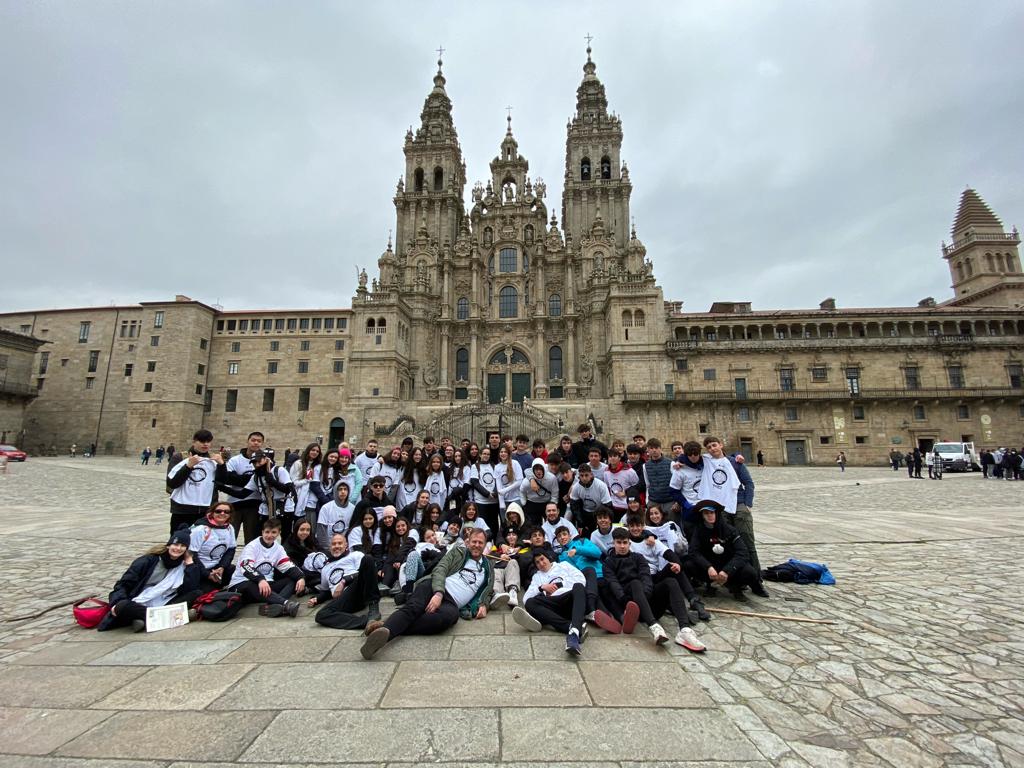 Foto de alumnos de Colegio El Valle Sanchinarro en el Camino de Santiago